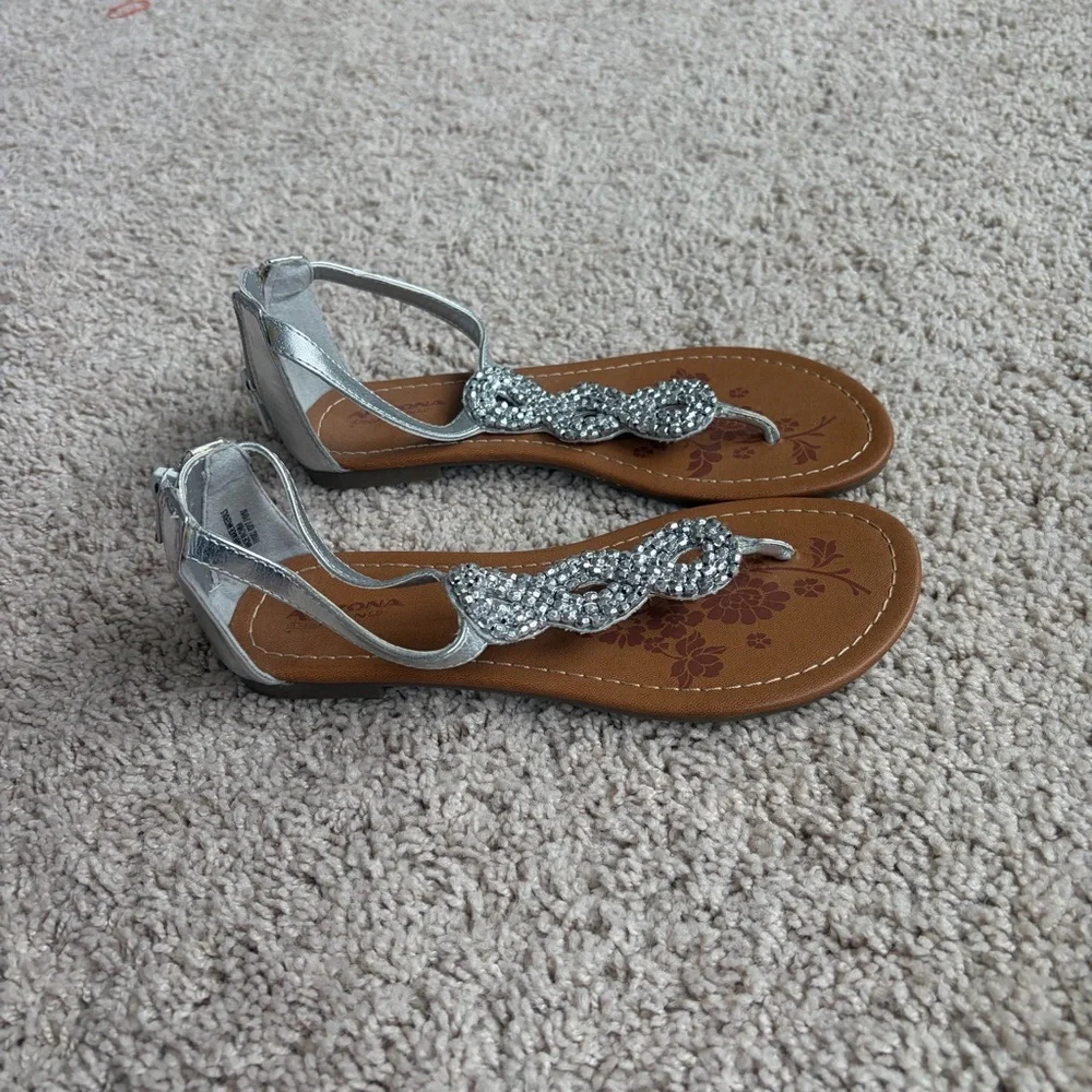 Arizona Jean Silver Beaded Girls Sandals size 2 little girls